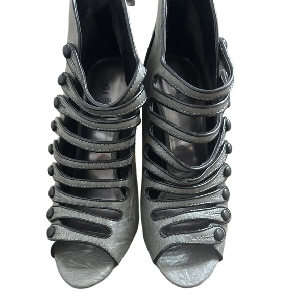 GREY AND BLACK BUTTON HEEL SHOE’S/BOOTIES - Picture 1 of 5